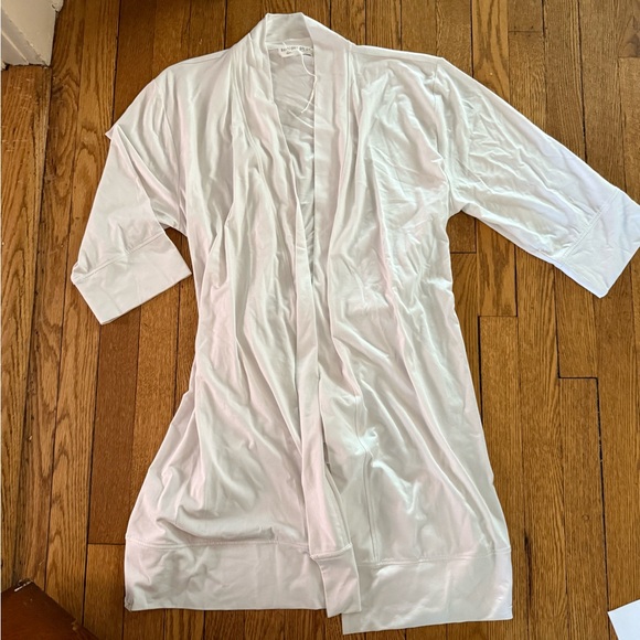 Barefoot Dreams Soft White Robe - Size Medium - Picture 1 of 3